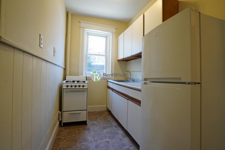 Building Photo - 217 Kelton St