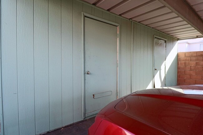 Building Photo - Welcome to this stunning  Unfurnished 2-bedroom, 2-bathroom home centrally Located!