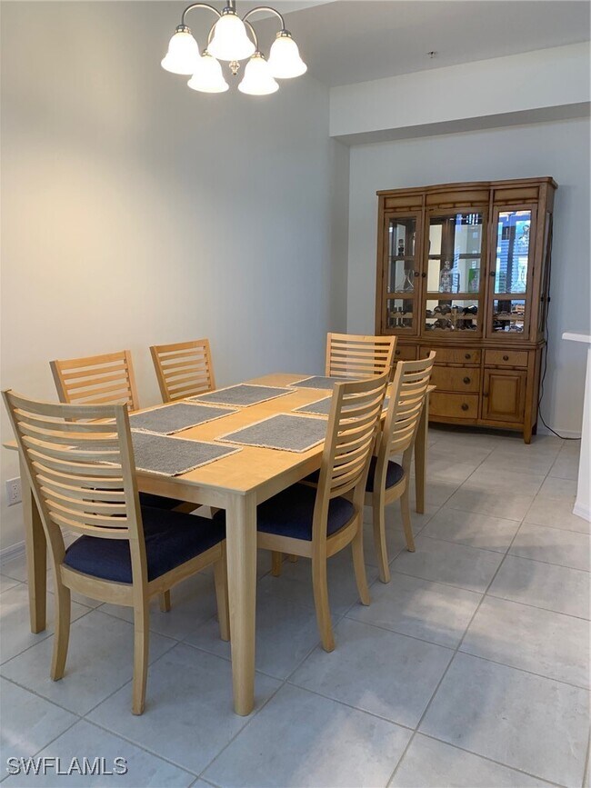 Building Photo - 1530 Clermont Dr