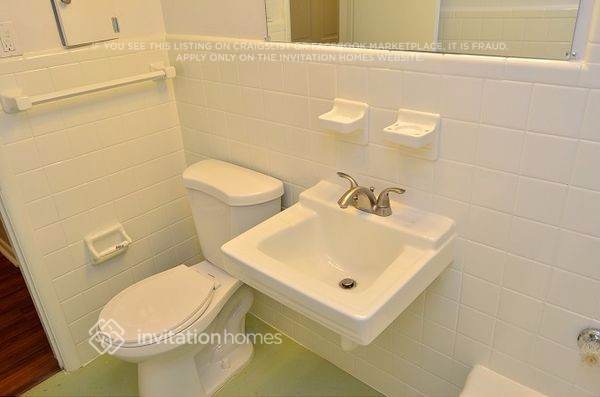 Building Photo - 1026 N E St