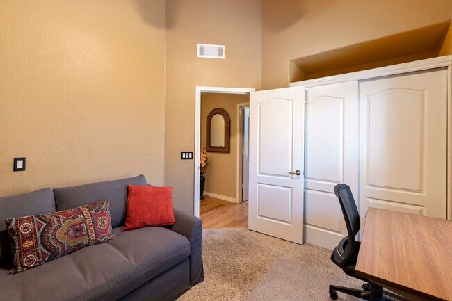 Building Photo - Gorgeous fully furnished home in Gilbert w...