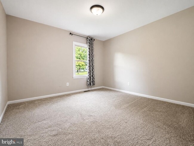 Building Photo - 15 English Oak Cir