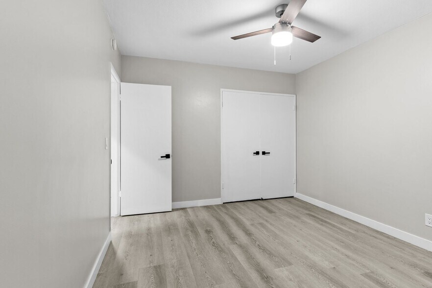 Building Photo - 113 S Lillie Ave