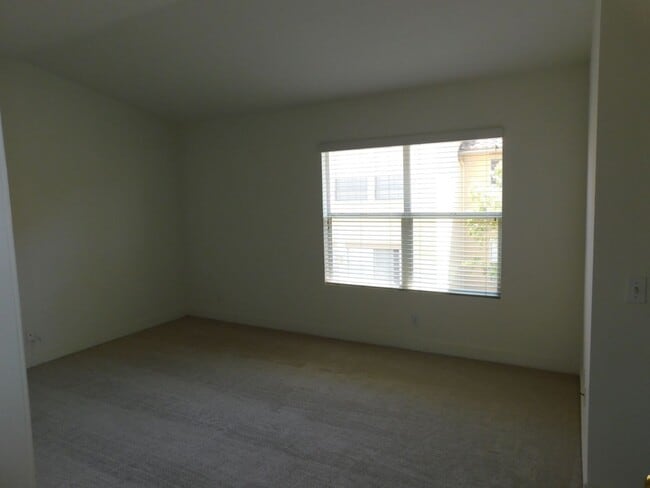 Building Photo - Beautiful 3 BD + Loft 2.5 BA Two Story SFR, close to The Marketplace!