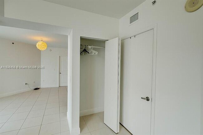 Building Photo - 350 S Miami Ave