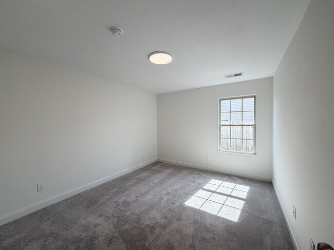 Building Photo - 1240 Orchard Dr