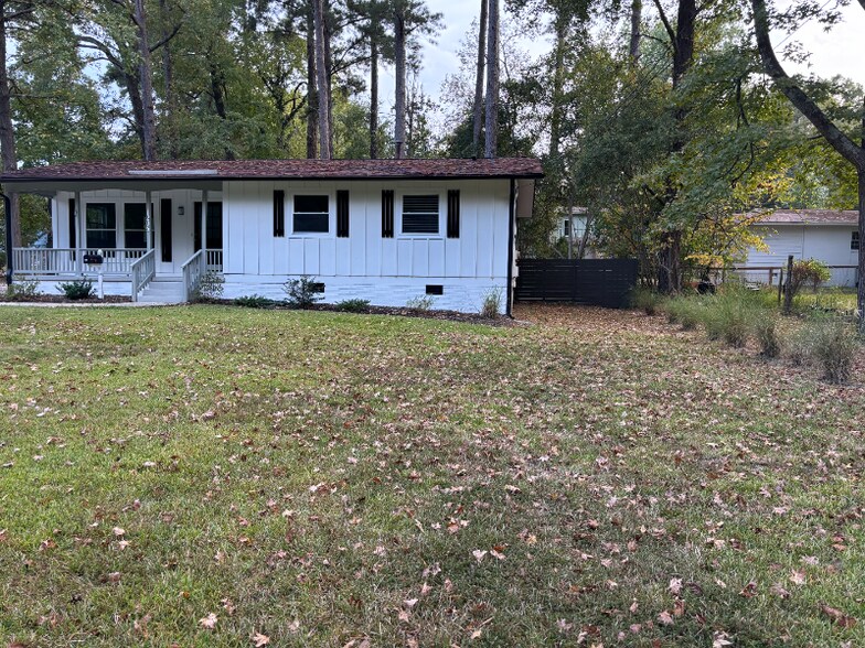 Building Photo - 1205 Crabtree Blvd