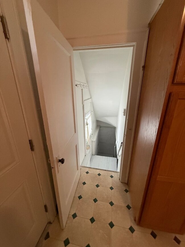 Building Photo - SECTION 8 AND EDEN ACCEPTED! Charming 2-Bedroom Home in the Heart of Akron!!