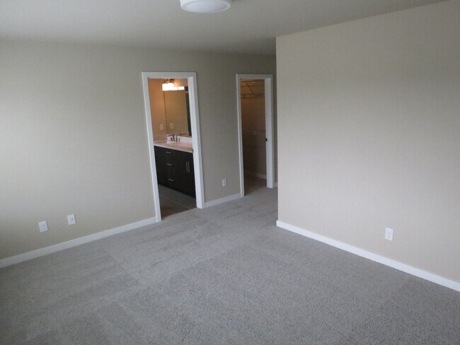 Building Photo - 4Bed/3.5Bath Newer Construction Home in Seattle Otani Gardens Development!