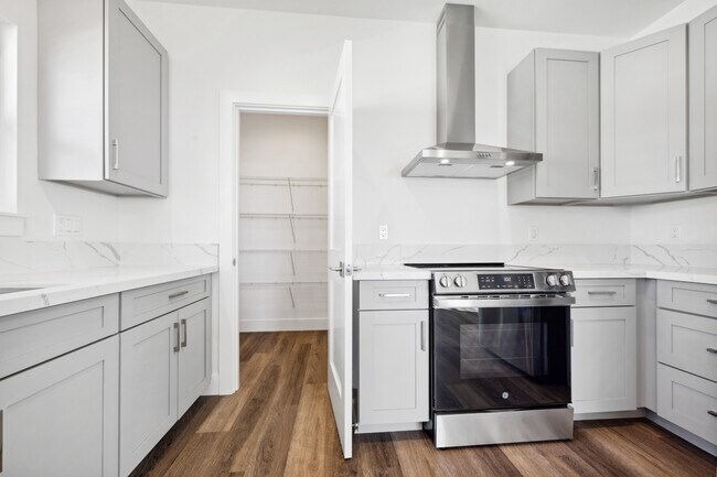 Building Photo - 22 Maiaku St