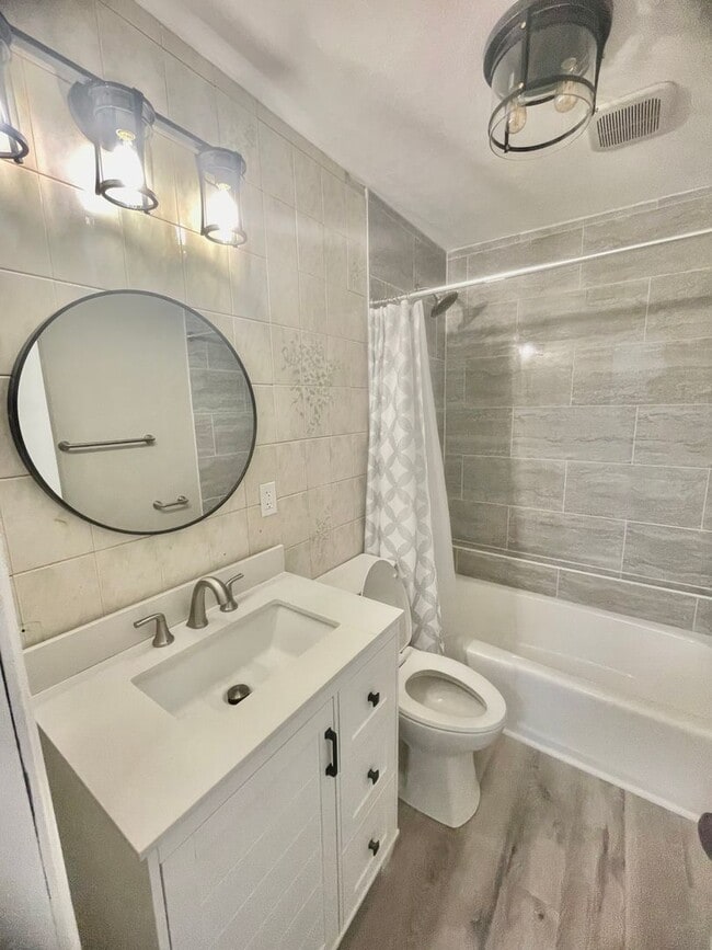 Building Photo - UPDATED 2 Bed 2 Bath-Pittsburgh Pa