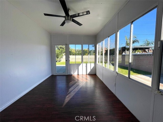 Building Photo - 1341 W School St