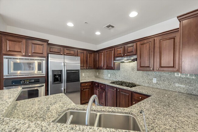 Building Photo - WHY RENT A HOUSE WHEN YOU CAN HAVE A PENTH...