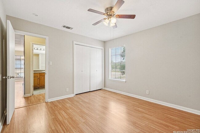 Building Photo - 10609 Starcrest Dr