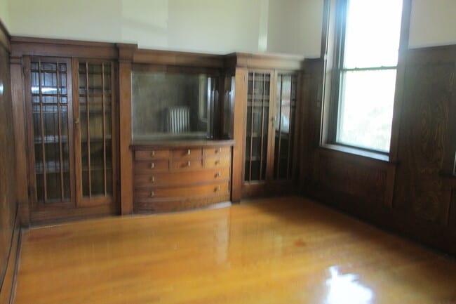 Building Photo - 1367 E 56th St