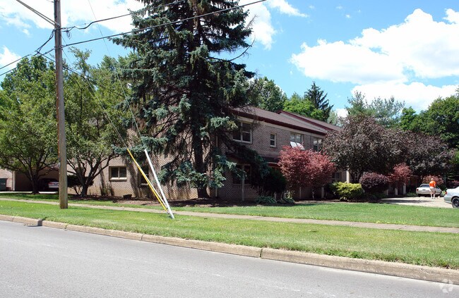 Building Photo - 2100 Reeves Rd NE