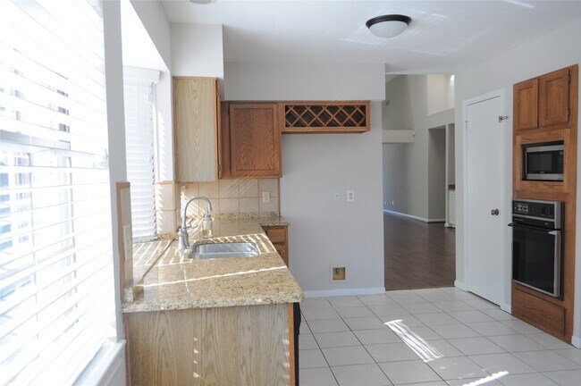 Building Photo - 8639 Sparkling Springs Dr