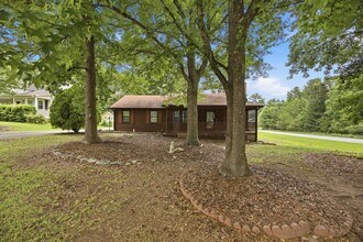 Building Photo - 1701 Rose Garden Ln
