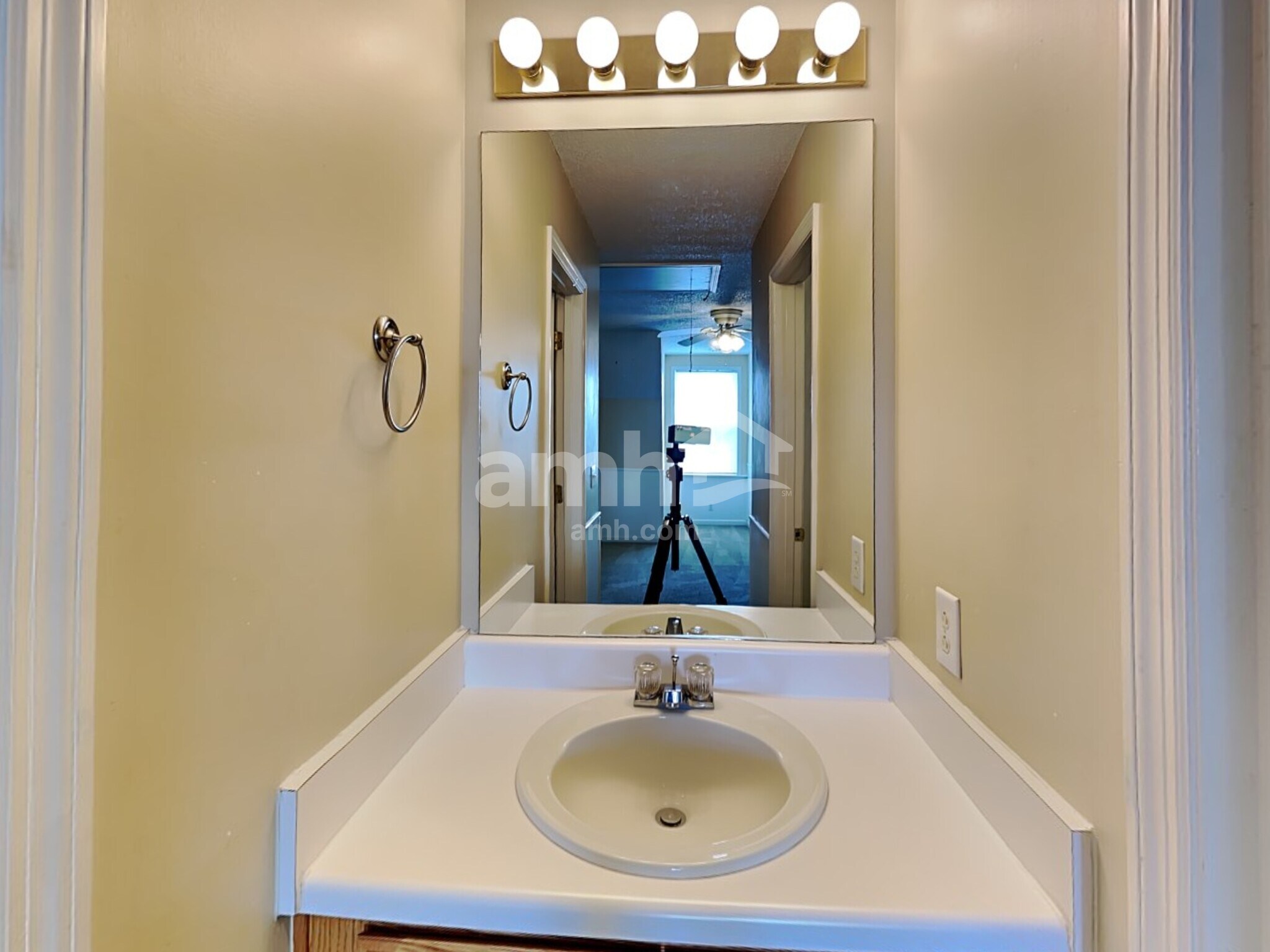 Building Photo - 2849 Elijah Dr