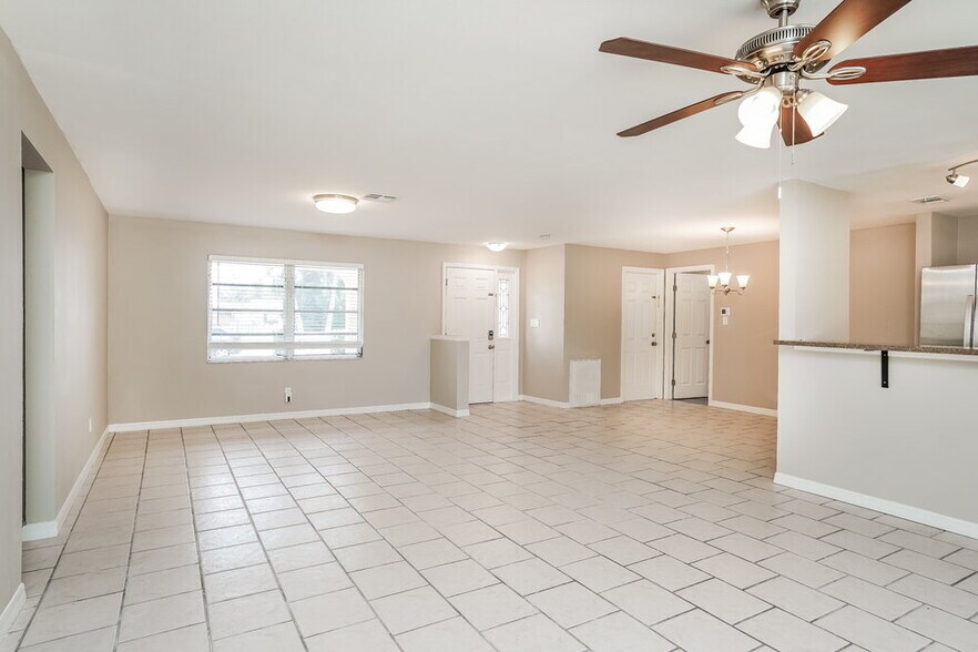 Building Photo - 749 SW 5th Terrace