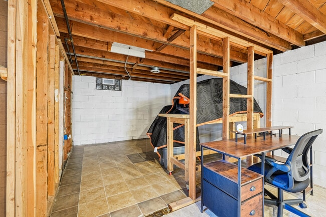 Building Photo - 3940 Lasalle St