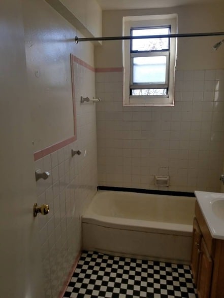 Building Photo - 94-11 60th Ave