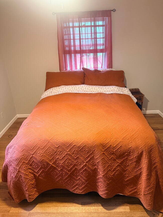Building Photo - 2559 Clifton Springs Manor