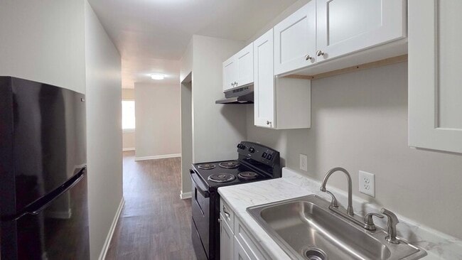 Building Photo - One Month Free! Classic 1 Bedroom Apartment in Historic Downtown College Park!