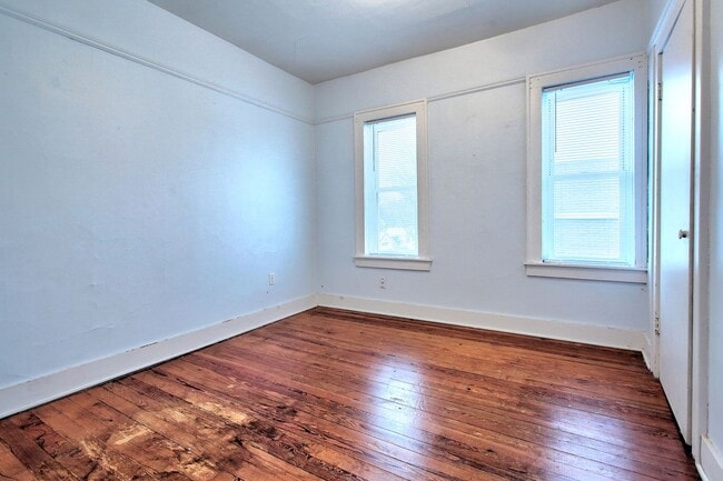 Building Photo - 140/142 E 15th Street