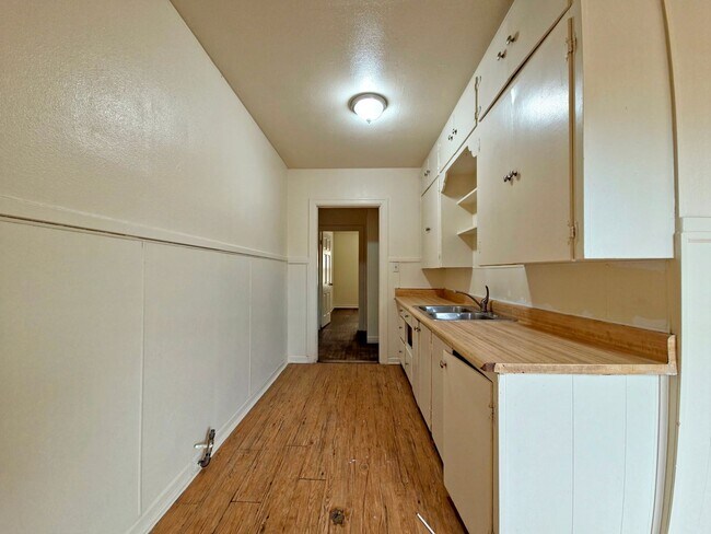 Building Photo - Cozy 3 Bed 1 Bath Home Near Texas Tech University.