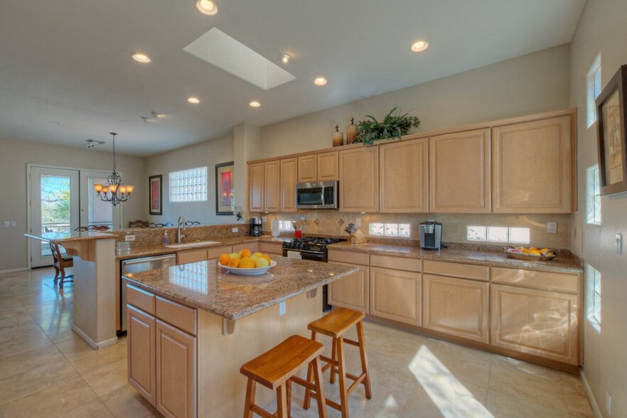 Building Photo - 7155 E Night Glow Cir