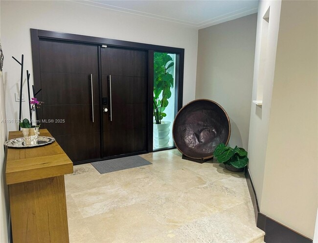 Building Photo - 247 Shore Dr S