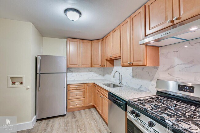 Building Photo - 434 College Dr