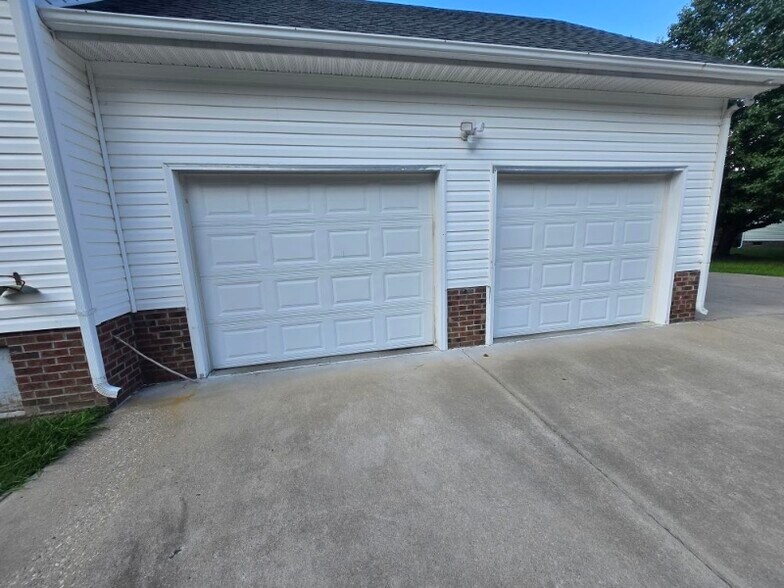 Building Photo - 6151 Harrisontown Rd