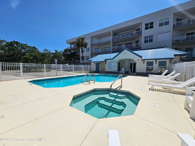 Building Photo - 590 S Banana River Dr