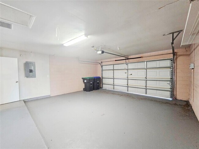 Building Photo - 8935 Esguerra Ln