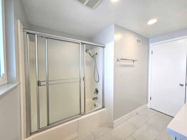 Building Photo - 9213 El Tango Cir