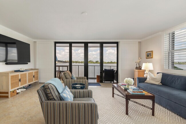 Building Photo - 2860 S Ocean Blvd