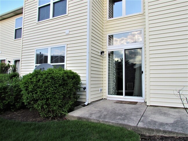Building Photo - 1542 E Chivalry Ct