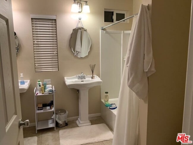 Building Photo - 8318 Altavan Ave