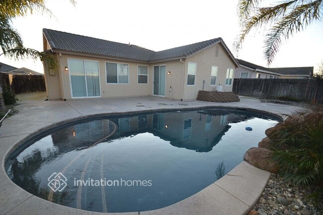 Building Photo - 7966 Roseview Way