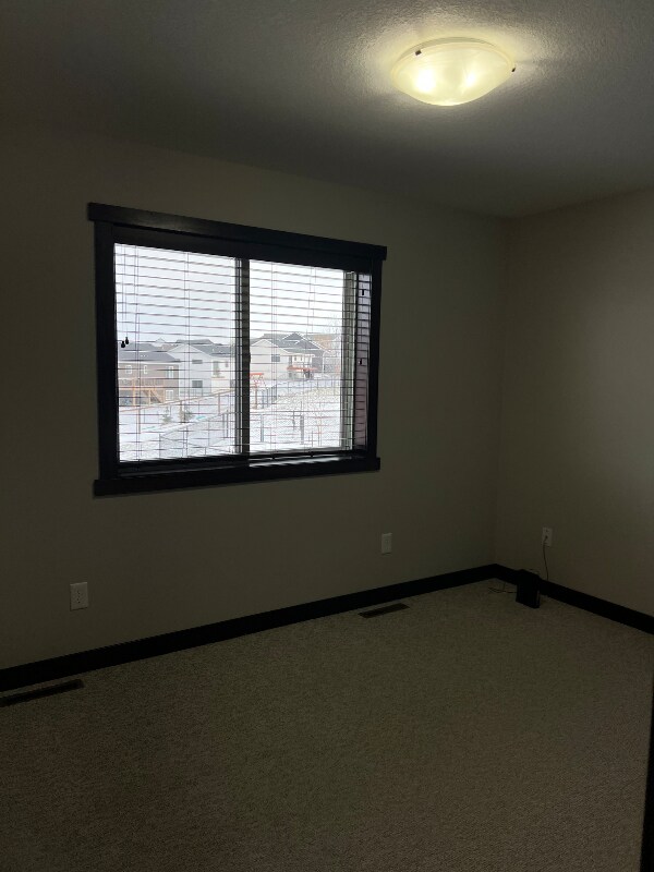 Building Photo - 622 15th Ave NE