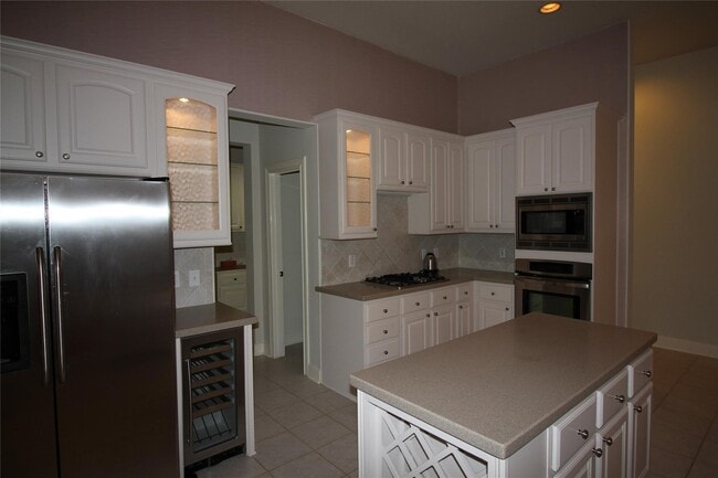Building Photo - 1648 Lakeside Enclave Dr
