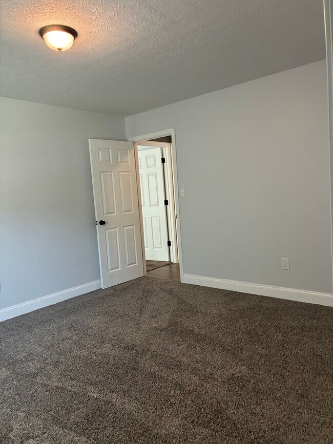 Building Photo - 964 Timberwood Dr