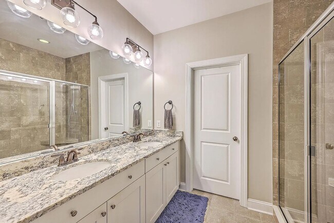 Building Photo - 4 Bedroom 3.5 Bath House in St. Johns Lake - Johns Island