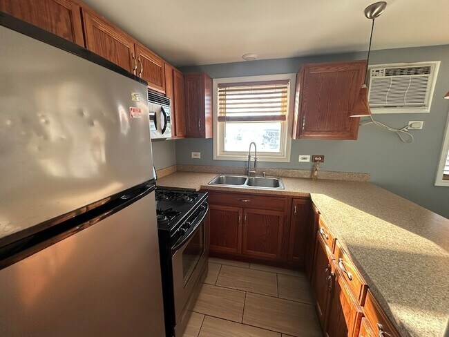 Building Photo - 4545 Prescott Ave