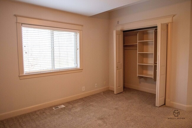 Building Photo - 20375 NE Lakeside Dr