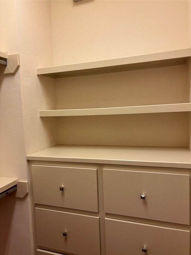 Building Photo - 1510 W 26th St