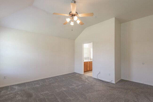 Building Photo - 17405 Bronze Ln