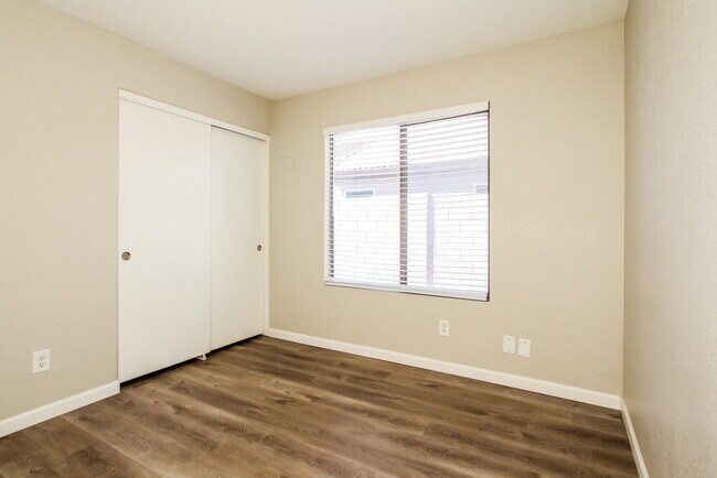 Building Photo - 11409 W Cambridge Ave